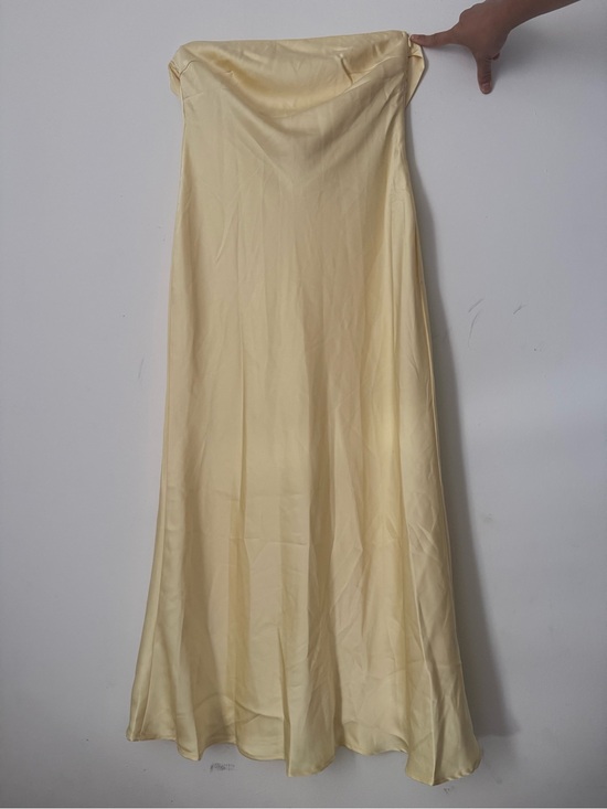 Princess Polly Dresses & Skirts - Princess Polly Pale Yellow Satin Skirt